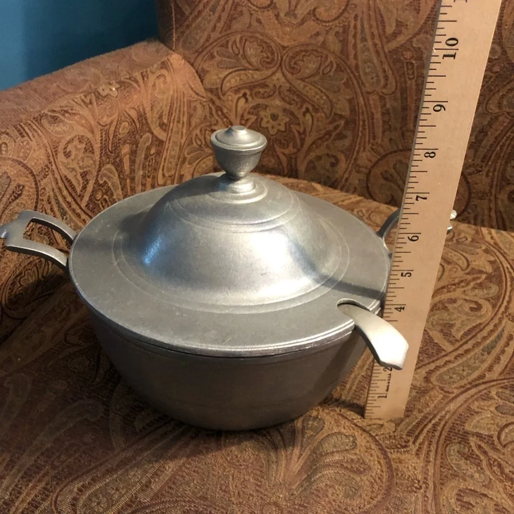 Wilton vintage Covered pewter Casserole with Handles 2.5 quart
